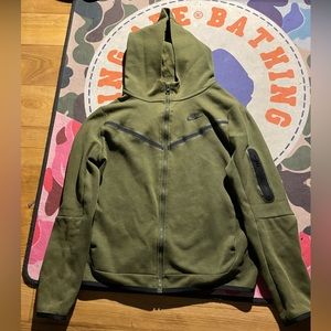 Kids green nike tech hoodie used xl